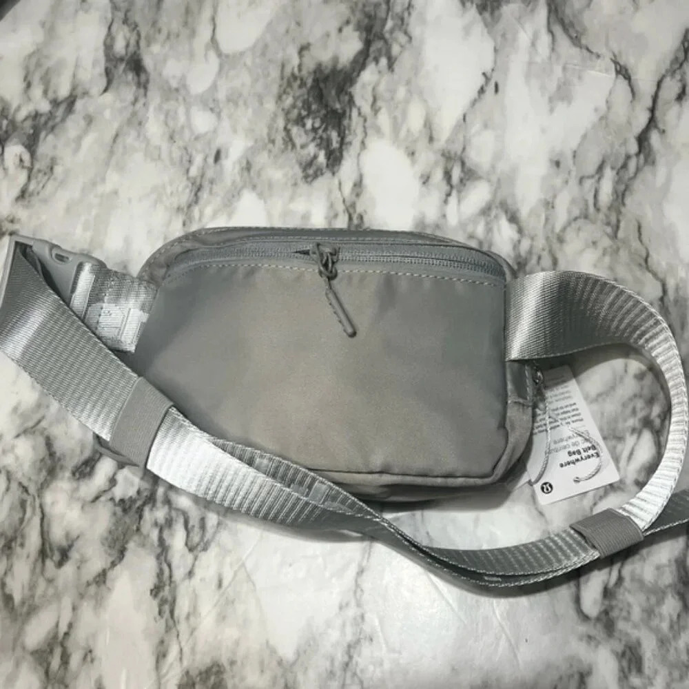 Lululemon Everywhere Silver Drop Belt Bag New NWT RARE letters on belt - Picture 4 of 6